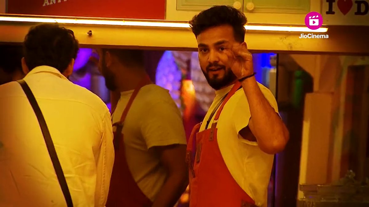 Elvish gets into a spat with Avinash, Falaq and Jiya over house duties 😨 To find out what happened, watch this episode of #BiggBossOTT2 tonight at 9pm, streaming free on #JioCinema. #BBOTT2 #BBOTT2onJioCinema Salman Khan