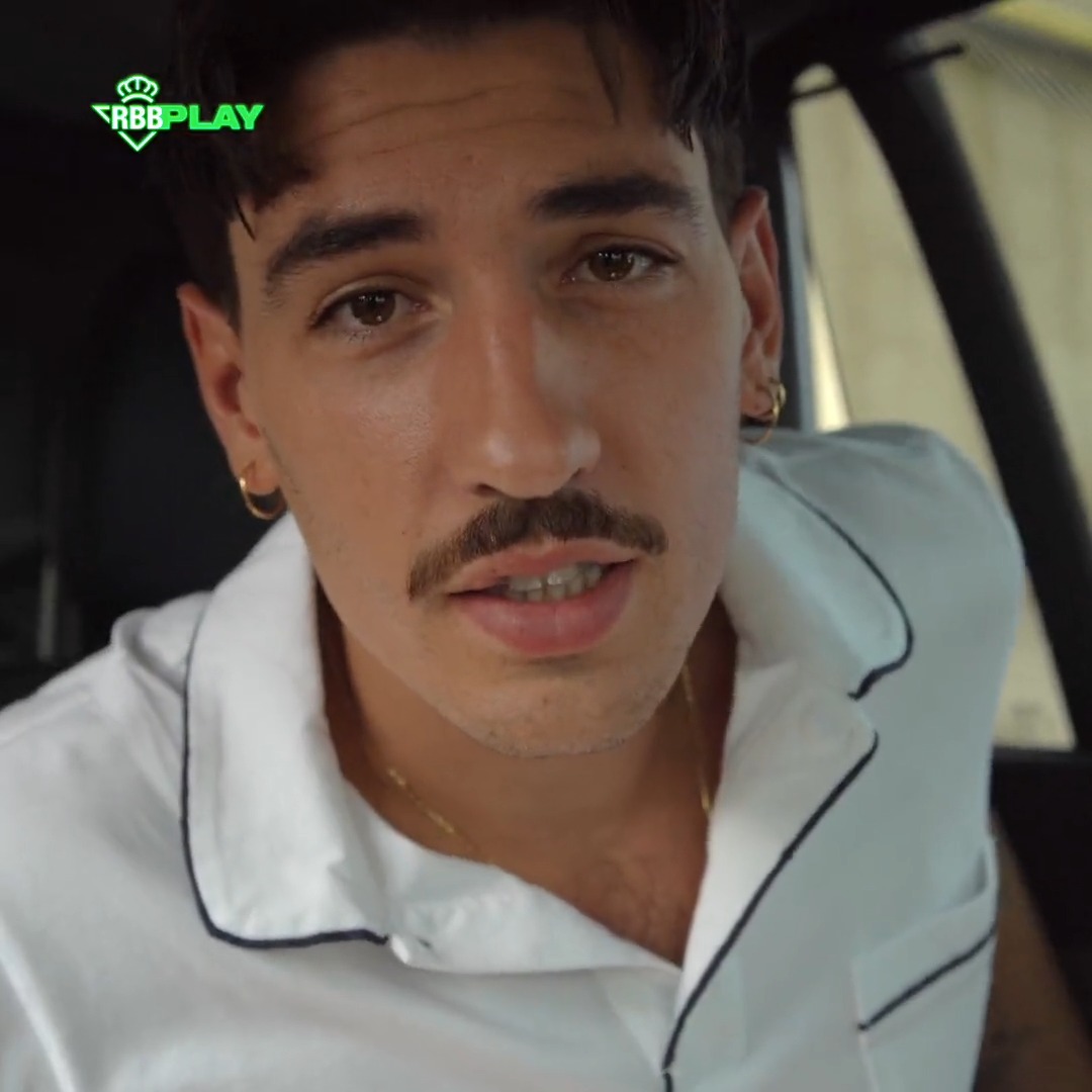 👋👨🏻🥹 El bigote está de vuelta.