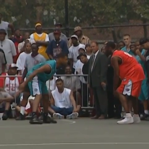 21 YEARS AGO TODAY ๐ A month after completing a 3-peat with the Lakers, Kobe Bryant put on a show at Rucker Park!