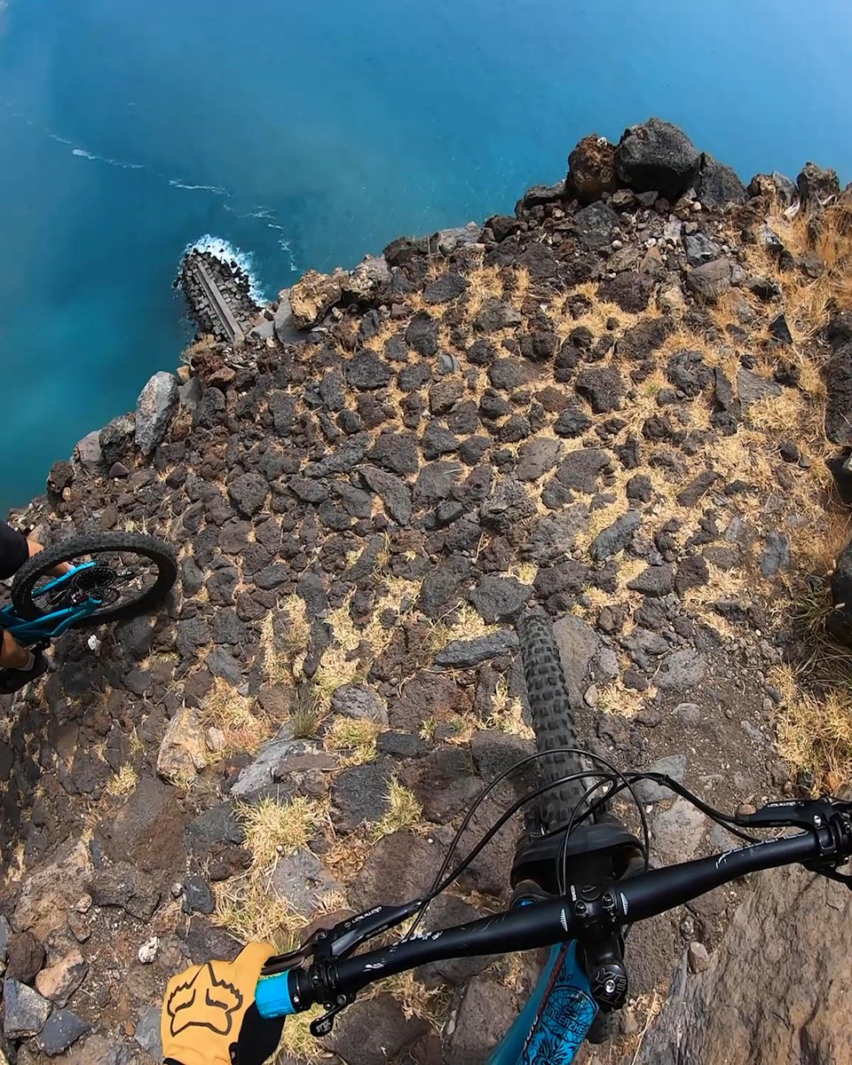 Stay focused 😤 GoPro Subscriber Fran Pérez showed off his bike-eye coordination on the edge of Tenerife with Andy Schüler for this $1,000 GoPro Award. #ProTip: Use #GoProHERO11 Black's 8:7 Video modes to see more of the sky + bike in your MTB footage this summer. #GoPro #MTB