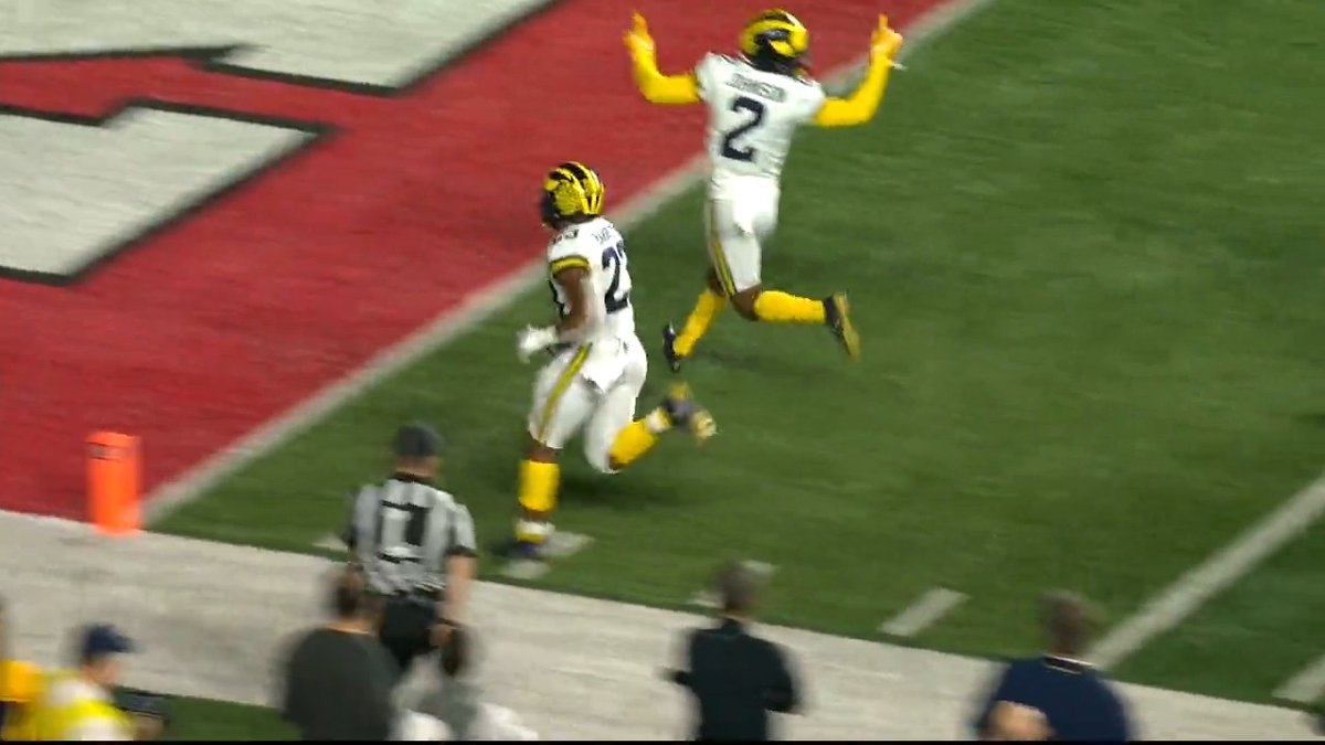 Remember when Mike Barrett💰🦍 had INTs on back-to-back defensive plays and housed the second? #GoBlue