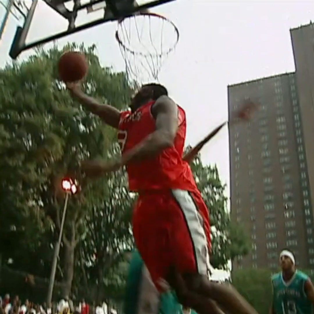 21 years ago Kobe showed up to Rucker Park after his 3-peat and gave everyone buckets ๐