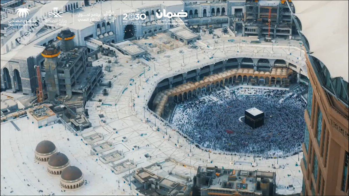 قصة عطاء وبذل لأبطال #سواعد_الصحة في موسم حج 1444 هـ أخذها حجاج العالم إلى بلادهم 🕋💚 #سواعد_ملبية #التطوع_الصحي