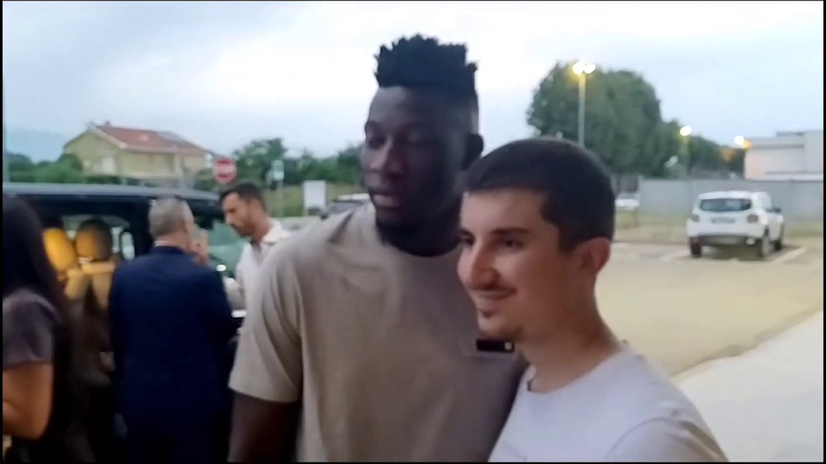 BREAKING: Andre Onana has been seen at Milan Airport as he prepares to fly to England for his Manchester United medical ✈