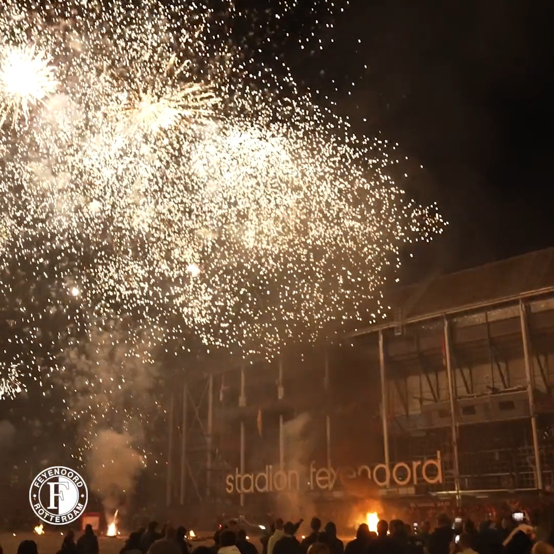Love is in the air… 🎇 Bedankt voor het mooiste begin van onze verjaardag, Feyenoorders! ♥️