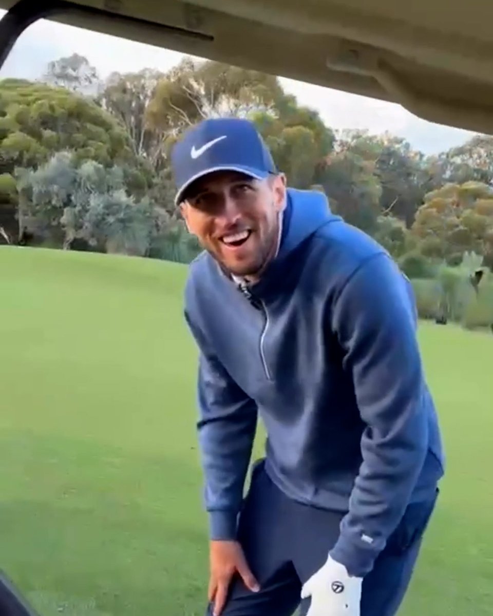 Just Tottenham's Harry Kane watching a few 'roos punch on 🤣 "Golf. Australia style. 🦘⛳" 🎥: harrykane / Instagram #OptusSport #PL