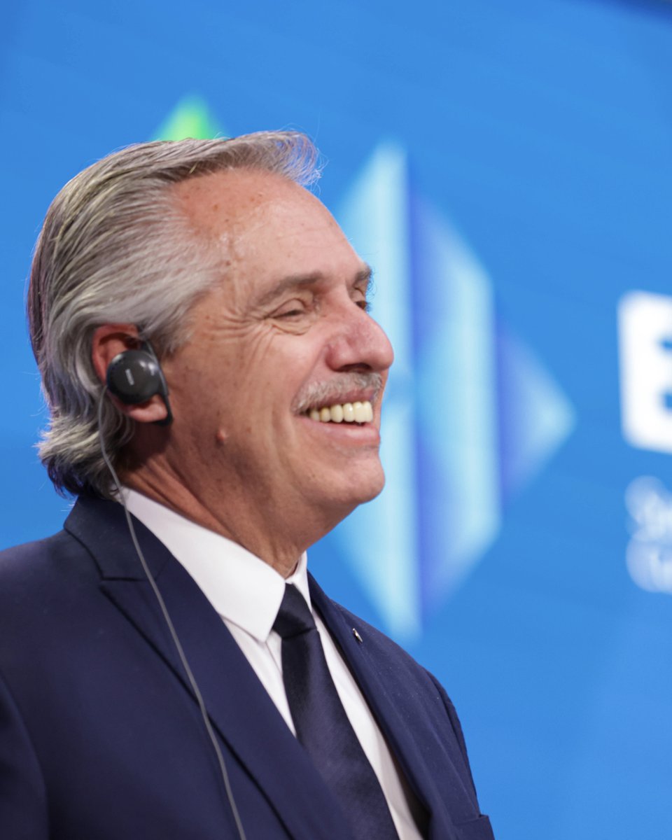 Demandó cinco siglos, pero es la primera vez que discutimos un mecanismo para terminar con el extractivismo en América Latina. Poder industrializar nuestras materias primas con inversiones es alentador. Nunca logramos tantos puntos de acuerdo como en esta Cumbre #UECELAC.
