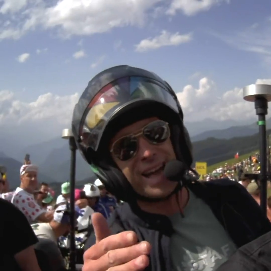 IT HAPPENED AGAIN! 😱 #TDF2023 Insane scenes as VandeVelde,Christian gets stuck with Jonas Vingegaard behind a blockade of vehicles struggling to get through the fans on Col de la Loze!