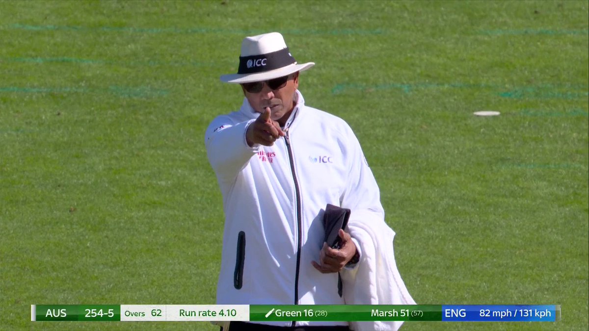Watch all 8 wickets fall on day one of the fourth Ashes Test at Old Trafford in 90 seconds ⌚⬇️