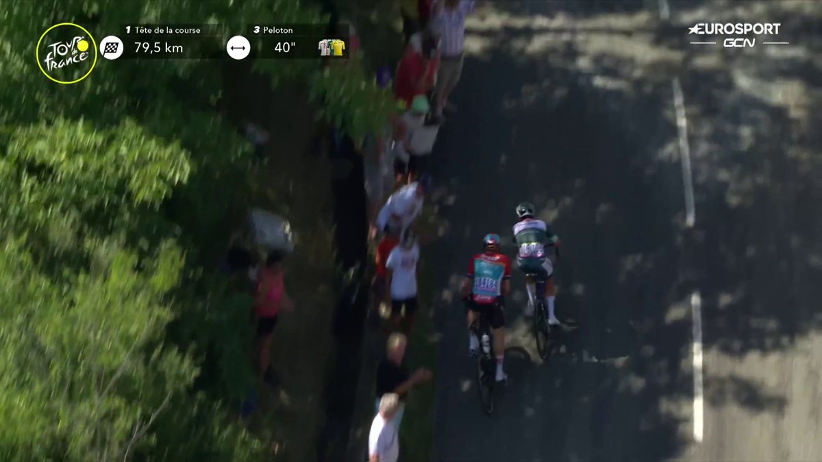 🚴🇫🇷 | Krijgen we toch nog spektakel in deze etappe? Jasper Philipsen lijkt het niet helemaal op prijs te stellen dat er wordt aangevallen en snijdt Pascal Eenkhoorn merkwaardig af... #TDF2023 📺 Koers kijk je op discovery+