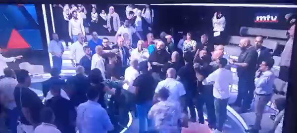 هجوم البربري الشبيح وئام وهاب على الصحافي المحترم سيمون ابو فاضل #صار_الوقت