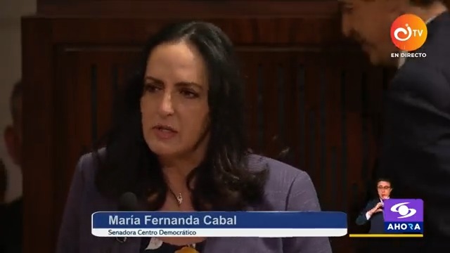 "Colombia no es potencia mundial de la vida y el mundo tampoco se va a acabar", le dijo la senadora por el Centro Democrático María Fernanda Cabal al presidente Gustavo Petro en el discurso de réplica de la oposición. Más en