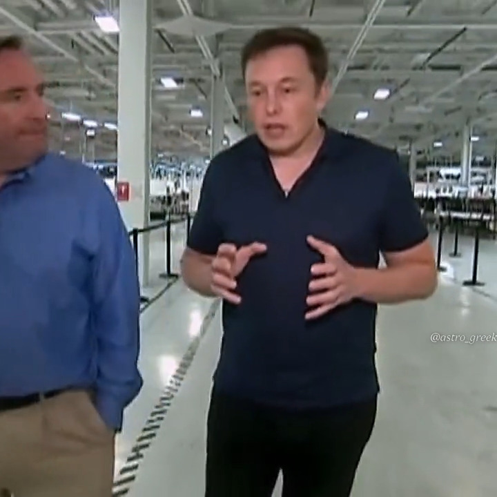 .Elon Musk believes in leading "from the front lines", not sitting up in an ivory tower 👑