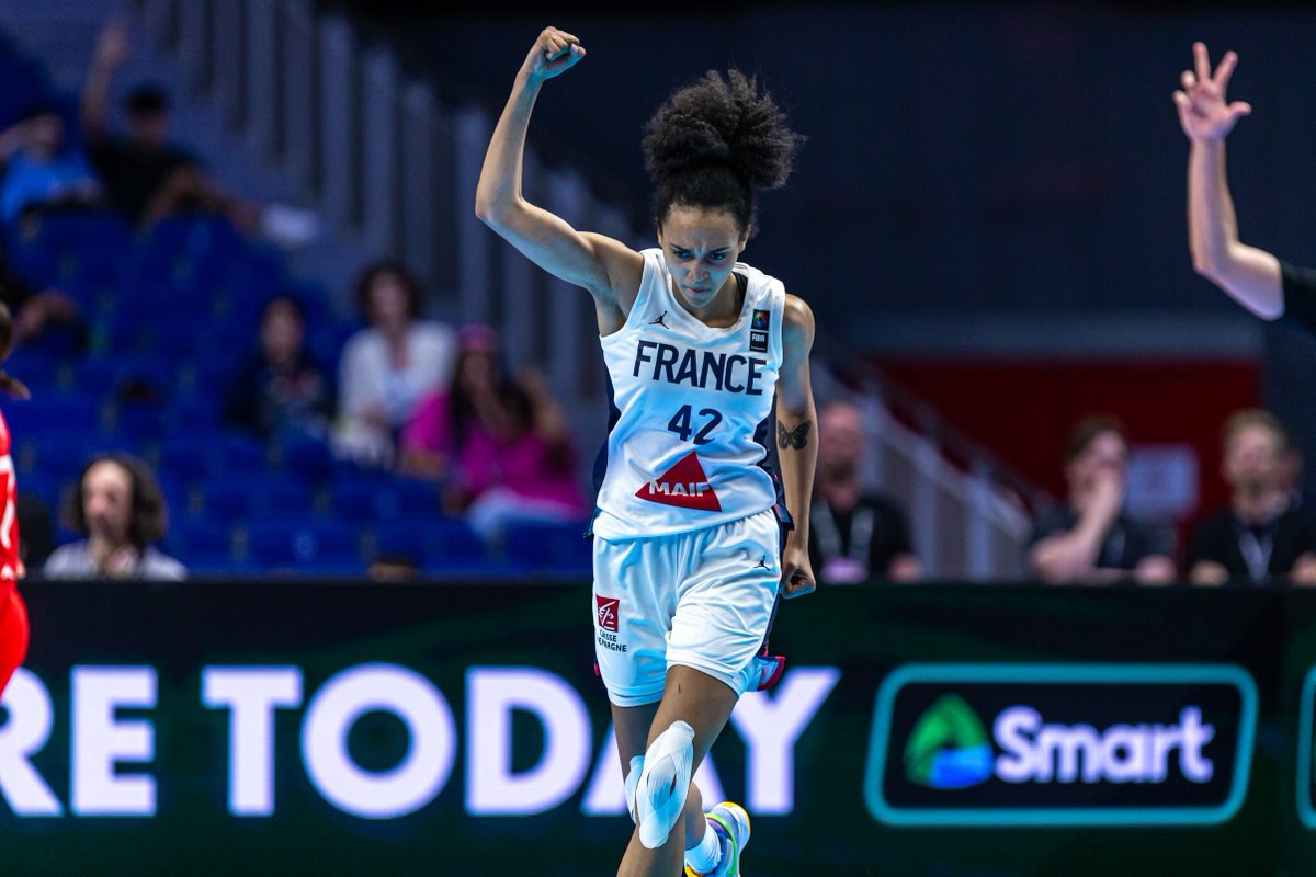TAKE A BOW, LEILA 🤯 🇫🇷 Leila Lacan goes absolutely bonkers against Japan, scoring 36 points on a %62 shooting from the field 😳 #FIBAU19