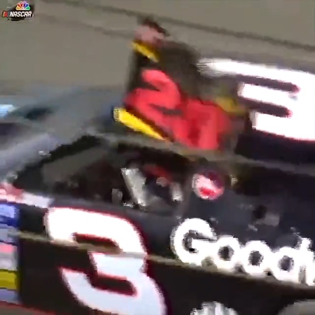 30 years ago, Dale Earnhardt paid tribute to Alan Kulwicki and Davey Allison at Pocono. ❤️