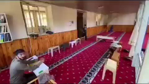 Her delikanlının cami ye girişi farklıdır 🙂 Hocamız Kur'anı kerim talebelerine güzel bir uygulama yapmış 🙂 Canınızı yerim sizin 🌹🌹🌹