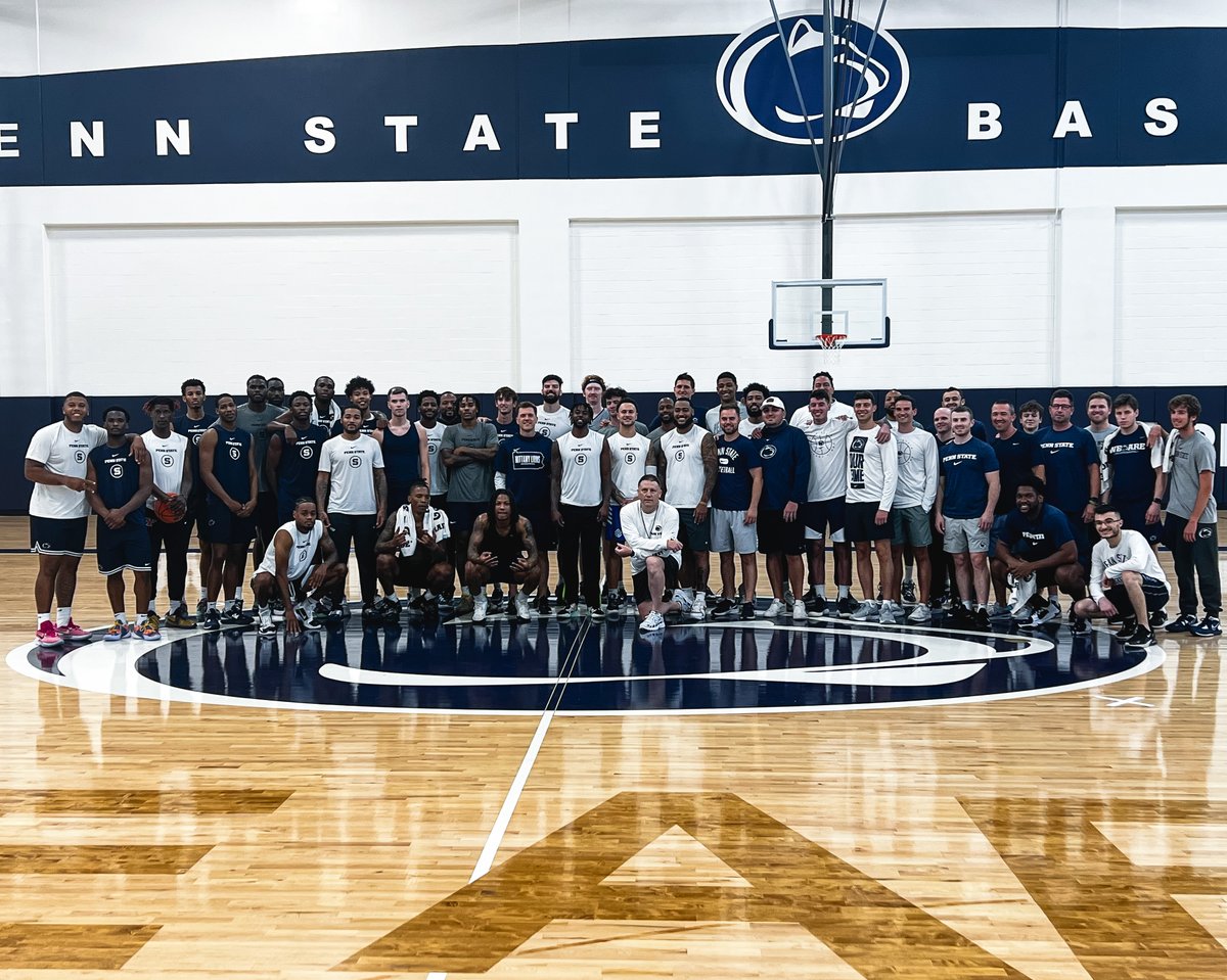 Past meets present 🤝👀 Great to have Happy Valley Hoopers in the gym with us today 🦁 #WeAre | TBT