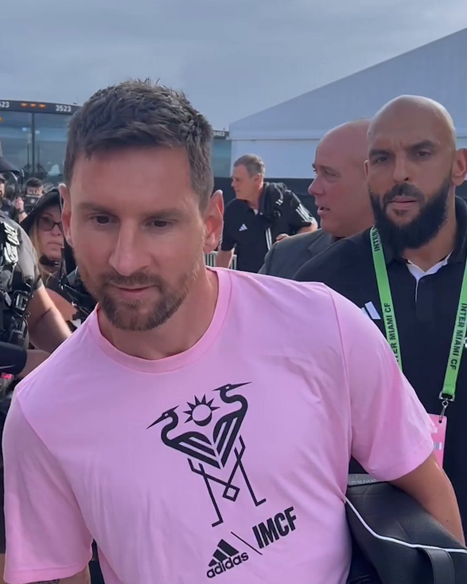 Lionel Messi and Sergio Busquets have arrived for their Inter Miami debuts 🍿
