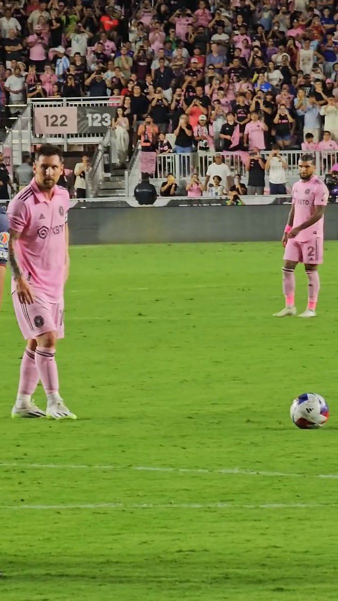 LIONEL MESSI WINNER ON HIS DEBUT 🔥🔥🔥
