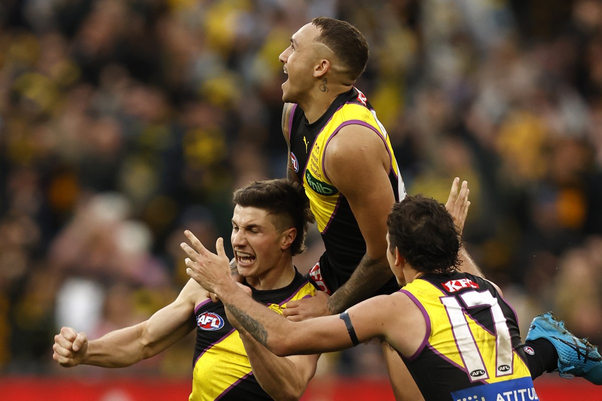 THE moment 👨🍳 #AFLTigersHawks | #gotiges