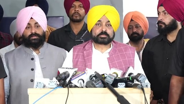 ਅੱਜ UPSC ਦੀ ਸਾਡੇ ਬੱਚਿਆਂ ਨੂੰ ਮੁਫ਼ਤ ਕੋਚਿੰਗ ਦੇਣ ਲਈ ਕੋਚਿੰਗ ਸੈਂਟਰ ਖੋਲ੍ਹਣ ਲਈ ਮੀਟਿੰਗ ਕਰ ਰਹੇ ਹਾਂ…ਜਲਦੀ ਹੀ ਪੰਜਾਬ ‘ਚ UPSC ਦੀ ਕੋਚਿੰਗ ਦੀ ਸ਼ੁਰੂਆਤ ਹੋਵੇਗੀ..ਸਾਡੇ ਪੰਜਾਬ ਦੇ ਨੌਜਵਾਨ ਪੜ੍ਹ ਲਿਖ ਕੇ ਵਧੀਆ ਅਫ਼ਸਰ ਬਣਨਗੇ…