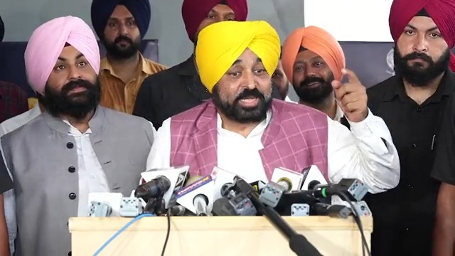 ਬਹੁਤ ਮੰਦਭਾਗੀ ਗੱਲ ਹੈ ਗਵਰਨਰ ਸਾਬ੍ਹ ਵਿਧਾਨ ਸਭਾ ਸੈਸ਼ਨ ਨੂੰ ਗੈਰ ਸੰਵਿਧਾਨਕ ਦੱਸ ਰਹੇ ਨੇ…ਅਸੀਂ ਵੀ ਮਾਹਿਰਾਂ ਦੀ ਸਲਾਹ ਨਾਲ ਸੈਸ਼ਨ ਬੁਲਾਇਆ ਸੀ…ਜੇ ਅੱਜ ਸਾਨੂੰ ਬਿਲਾਂ ‘ਤੇ ਦਸਤਖ਼ਤ ਕਰਕੇ ਦਿੰਦੇ ਨੇ ਤਾਂ ਅਸੀਂ ਗੁਰਬਾਣੀ ਪੂਰੀ ਦੁਨੀਆਂ ‘ਚ ਲੈਕੇ ਜਾਣ ਲਈ ਅਗਲਾ ਕਦਮ ਚੁੱਕੀਏ..ਅਸੀਂ ਸੋਧ ਨਾਲ SGPC ਦੀਆਂ ਪਾਵਰਾਂ ‘ਚ ਵਾਧਾ ਕਰ ਰਹੇ ਹਾਂ…