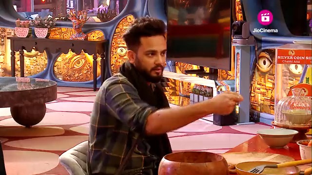Elvish-Falaq ka hua khaane ko lekar panga! 😱 Watch #WeekendKaVaar with Salman Khan tonight at 9pm, streaming free on #JioCinema. #BBOTT2 #BiggBossOTT2 #BBOTT2onJioCinema Salman Khan Elvish Yadav #FalaqNaaz #ElvishYadav