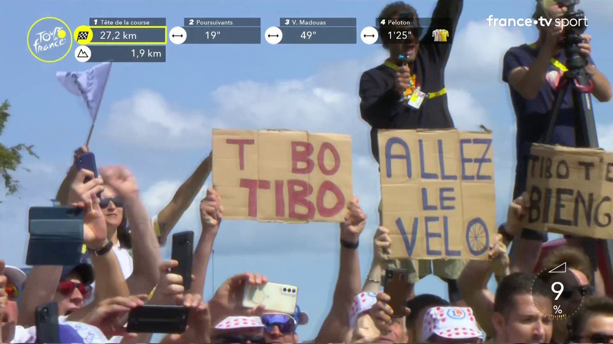 #TDF2023 | EXCEPTIONNEL ! Le triomphe de Thibaut Pinot qui traverse sa fan zone seul en tête 🤩 Merci Thibaut 🙏 🍿 Suivez le direct :