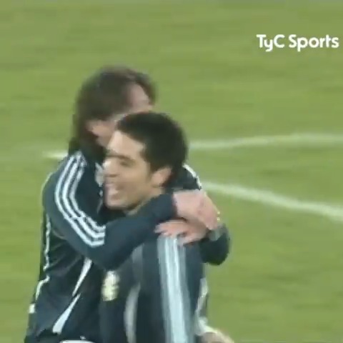 March 1, 2006 Messi scored his first senior Argentina goal in a friendly vs. Croatia with a finish that would become trademark 🇦🇷 (via TyC Sports)