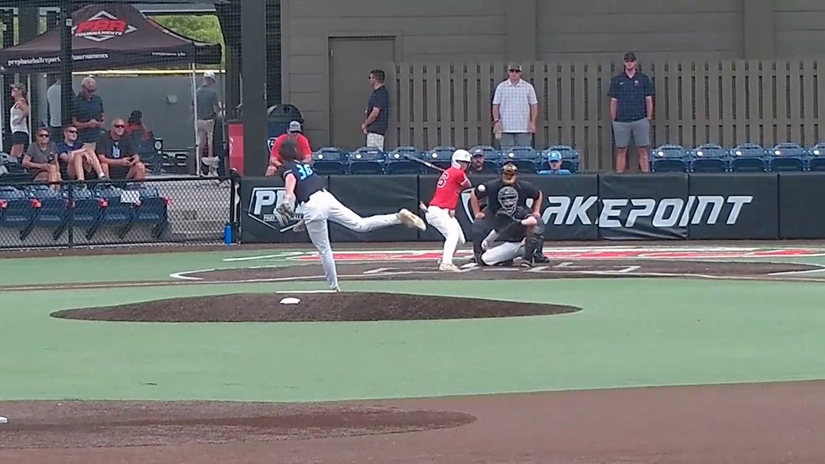 Leadoff 𝙎𝙏𝙍𝙀𝙉𝙂𝙏𝙃 💪 Madonna Baseball commit Logan Ellis (@USAPrimeMI17u/St Clair High School Baseball) just goes out and flicks an opposite field home run. #17Nat23 Prep Baseball | @PBRTournaments | @PrepbaseballM