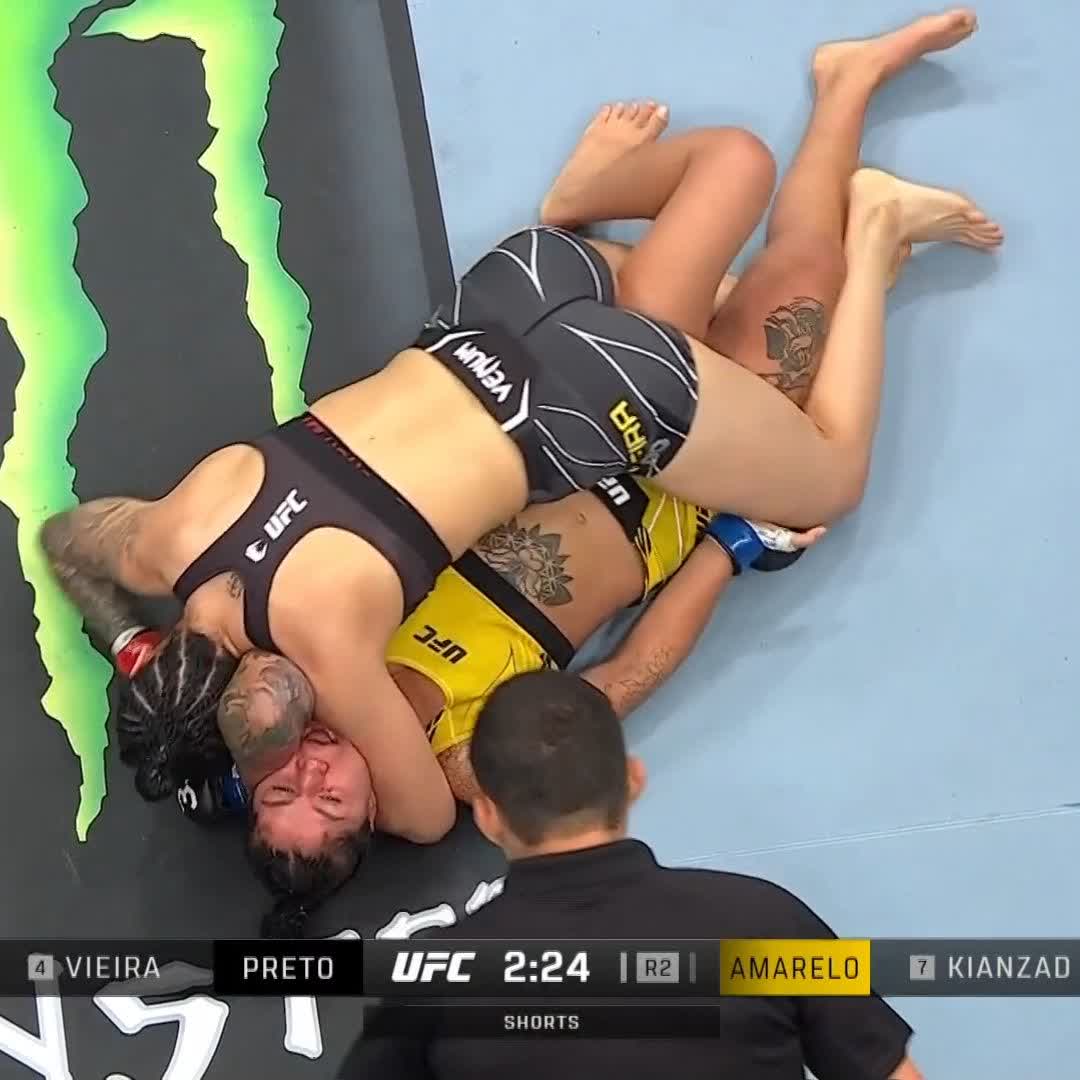 A brasileira Ketlen Vieira se aproxima de uma finalização! [ #UFCLondres ao vivo no @UFCFightPassBR ]