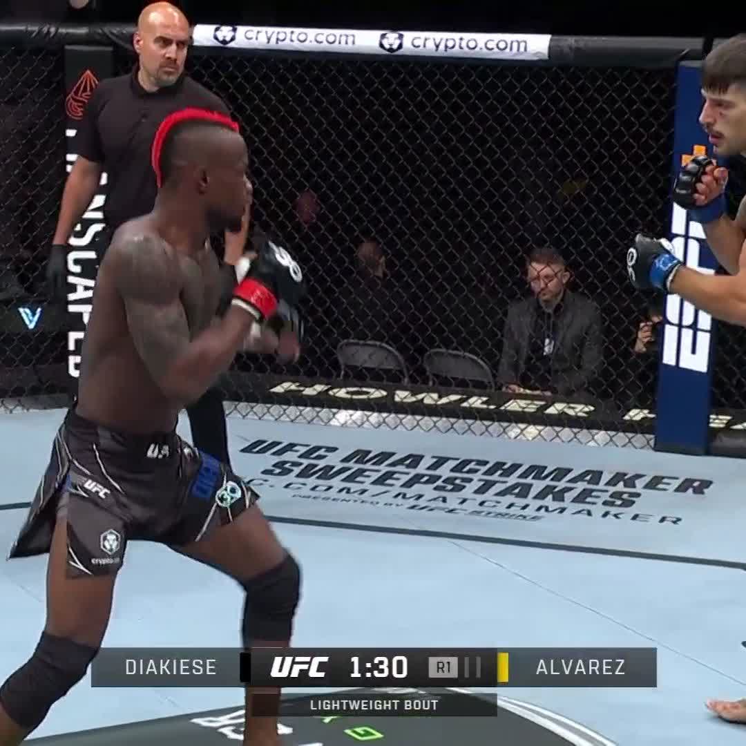 ESTO ES UNA GUERRA! joelelfenomenoalvarez se lleva lo mejor! #UFCLondon