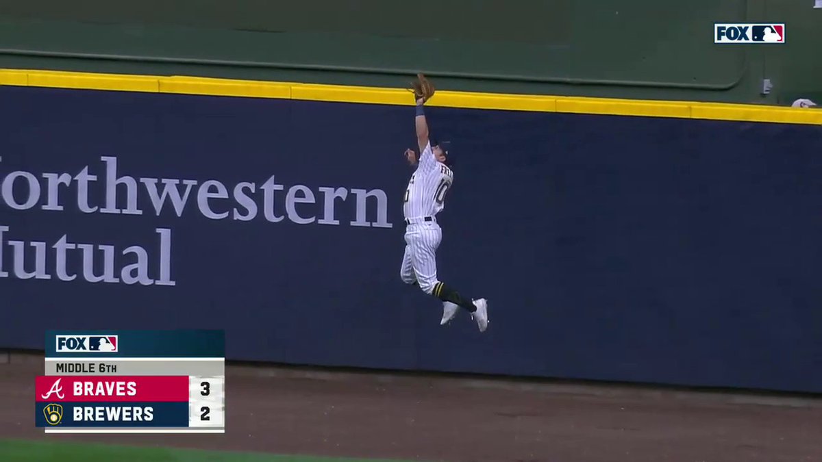 ARE YOU KIDDING SAL FRELICK!? He does it again with his second leaping catch of the inning! 📺: FOX