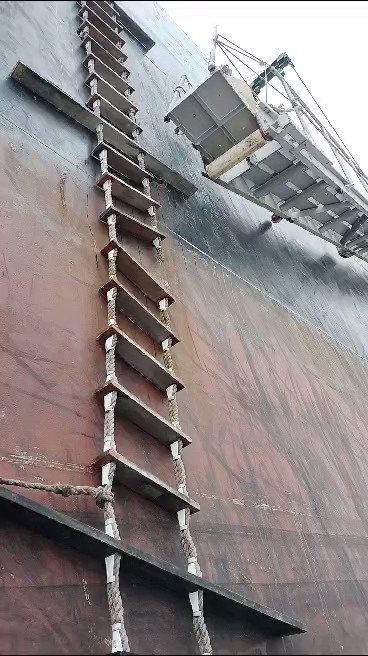 Should this be pardoned as an excuse to 'ship staff is bad &amp;made a mistake'. Vessel MT SwarnKrishna called at Mumbai port Master &amp;crew never bothered to check overside what they are rigging. Shipping Corporation of India (SCI) are you out to kill Pilots ?? मुंबई पत्तन प्राधिकरण (MUMBAI PORT AUTHORITY) are you excusing this act?