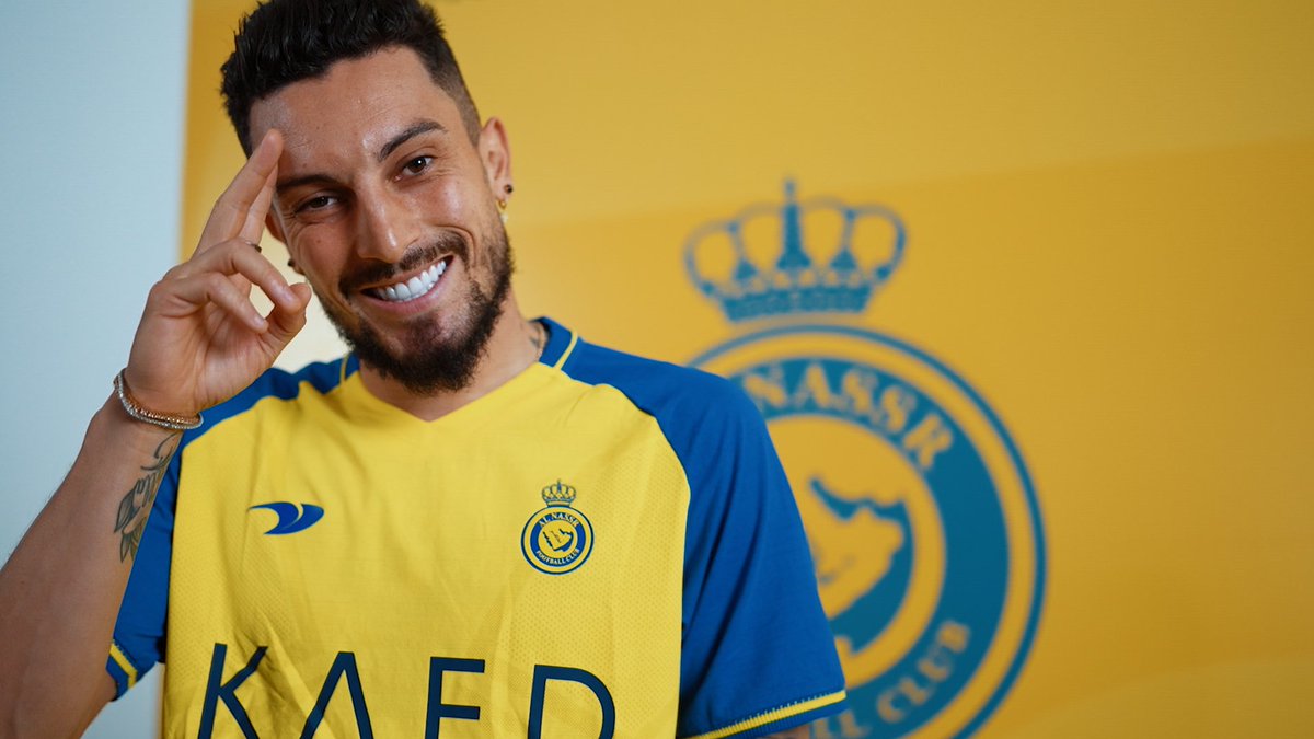 🎬 | أليكـس تيليـس Alex Telles يوقـع عقـده مع #العالمي 🤩 #تيليس_نصراوي ✍️