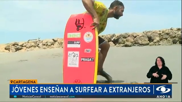 En Cartagena un grupo de jóvenes que creció viendo a sus familias trabajar en las playas de La Heroica, se convirtieron en instructores de surf. Esta es la historia. Más en