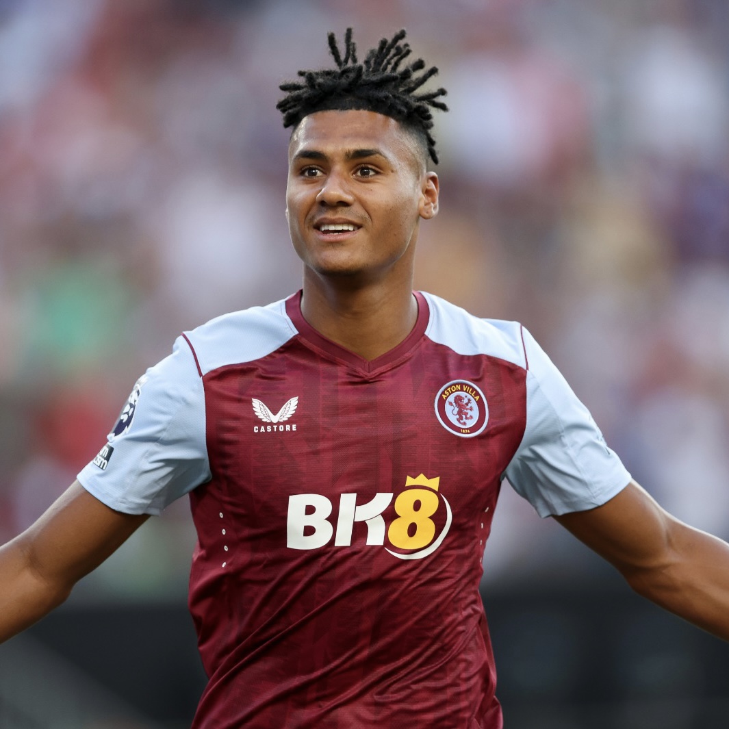 Built from the back. 🎯 Martínez 🤝 Buendía 🤝 Watkins