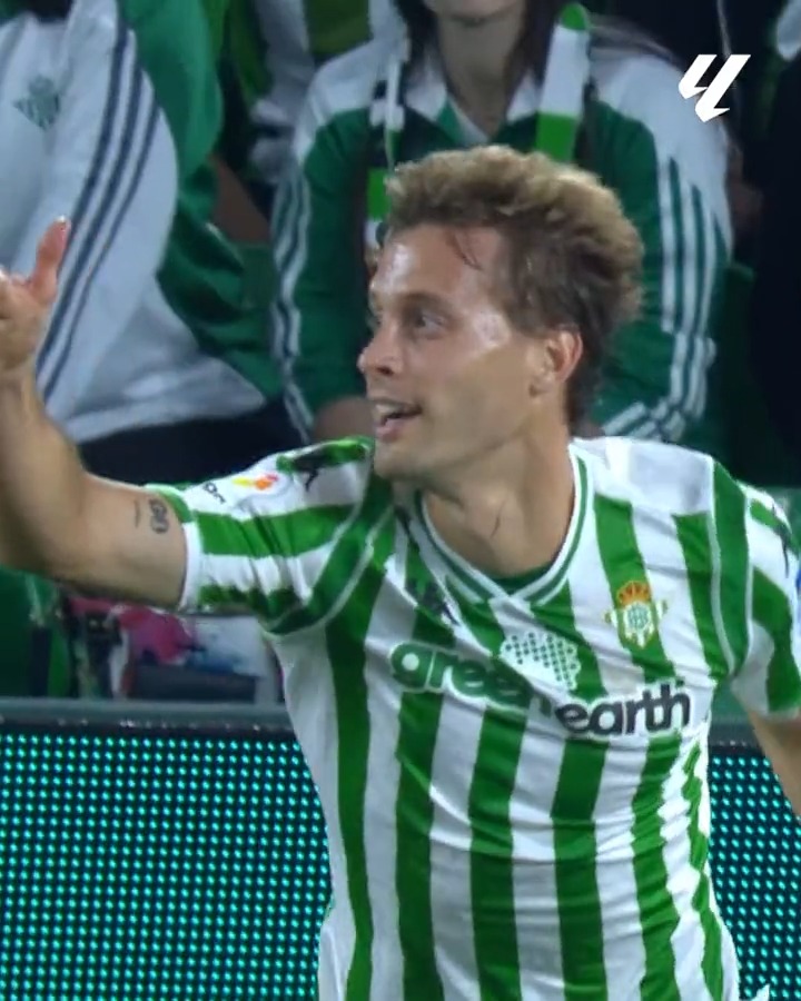 💚 Real Betis Balompié 🌴💚 💙 Real Sociedad Fútbol 🖤 Valencia CF 💜 Real Madrid C.F. 💚 Real Racing Club 💫🔝 ¡Gracias por tu fútbol, Sergio Canales! #Serg10 | #LALIGA