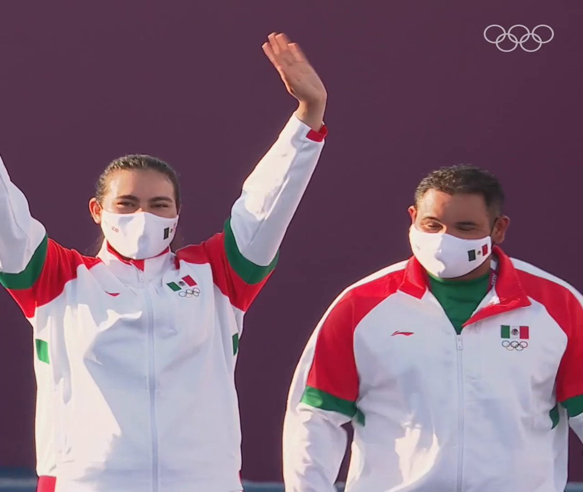 Hace 2️⃣ años, México ganó la única medalla de América Latina en tiro con arco de #Tokyo2020. El Abuelo Alvarez OLY y alejandra valencia lograron el bronce en la prueba por equipos mixtos 🥉 🇲🇽 #JuegosOlimpicos l Comité Olímpico Mexicano