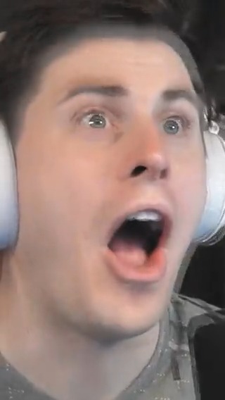 Vanoss when he REACTS with Nogla & Terroriser 🤯😂