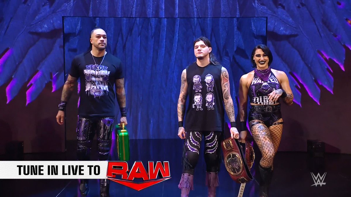 Such a SPECTACLE. #WWERaw