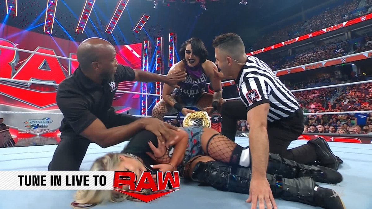 This was HORRIFYING. #WWERaw
