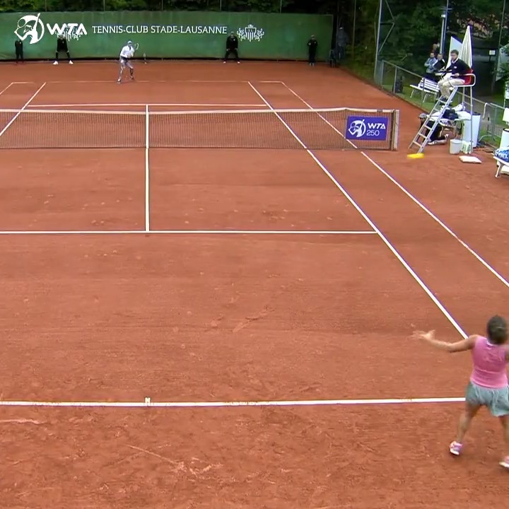 Is that the biggest kick serve... ever? 🤪 Throwback to this WILD bounce from Nata Vikhlyantseva at the 2021 #LadiesOpenLausanne 🇨🇭