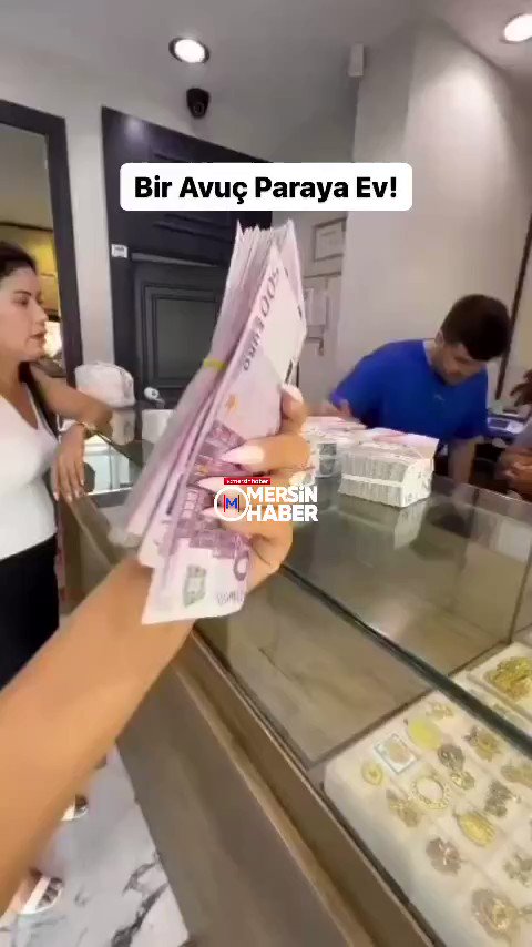 Biz bir ömür çalışarak ev alamazken, bunlar bir avuç parayla alıyor!