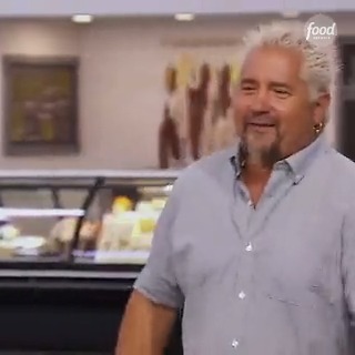 .Aaron May, Shirley Chung 张晴月 and Kelsey Barnard Clark are about to have the wheels knocked right off their carts when they see Mayor Guy Fieri's secret ingredients 😏🤪 You won't want to miss the twists and turns on #GroceryGames, TOMORROW at 9|8c 🛒