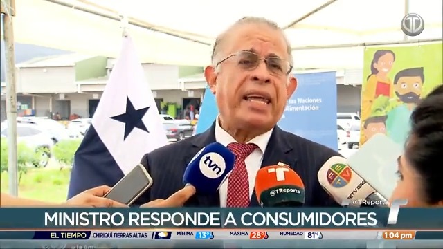“Aquí nadie le duele cuando veo los gimnasios que viene un artista todo el mundo lo llena y nadie le duele pagar miles de dólares … apenas hablamos que la comida subió un centavo todo el mundo llora”, respondió el ministro Augusto Valderrama, sobre costo de alimentos. #TReporta