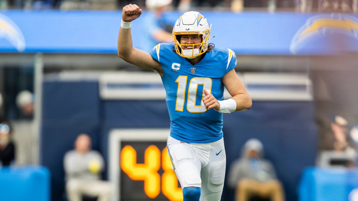 .@Chargers fans have 262.5 million reasons why they're happy Justin Herbert is staying in LA. ⚡️