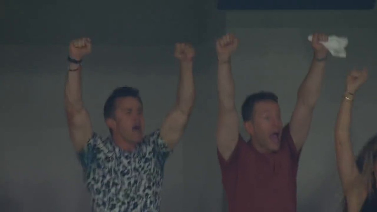Wrexham opens the scoring vs. Man United 🔥 Rob McElhenney and Glenn Howerton were loving it 🙌