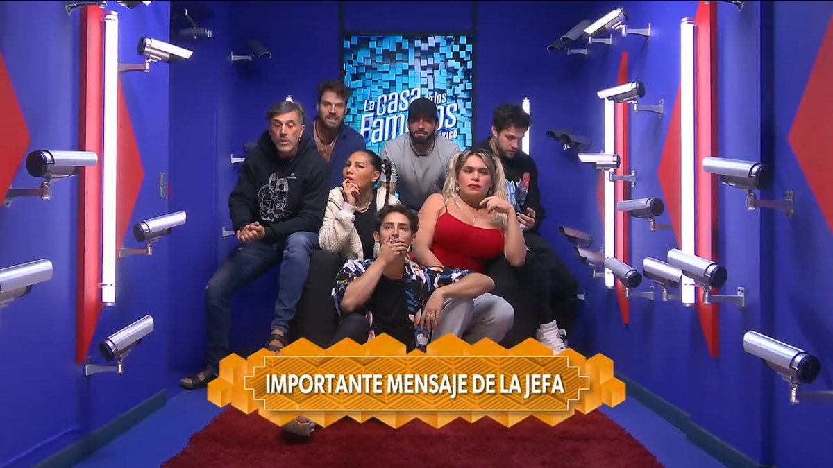 ¡Congelados! Mis habitantes recibieron instrucciones de la Jefa en el Confesionario... ¡Se va a poner bueno! 😈❄️🧊 Disfruta las pre-galas y el 24/7 de #LaCasaDeLosFamososMx a través de ViX Premium 🧡 👉