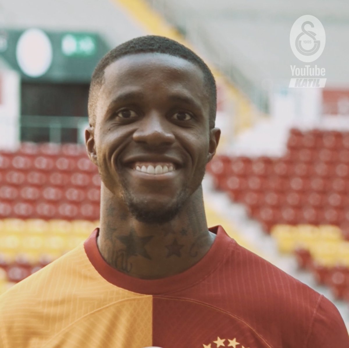 🎬 BackStage | Wilfried Zaha transfer videosu nasıl hazırlandı? Galatasaray YouTube Katıl'da! 🦁 Hemen izlemek için sen de Galatasaray YouTube Katıl'da yerini al! 📲 Galatasaray YouTube Katıl: